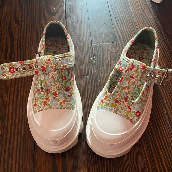 Jeffrey Campbell Enfance
Platform Sneakers - Picture 2 of 5